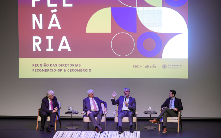 692f352207c18-edilson_dias_42804 Debate também reuniu Rubens Medrano (no canto à esquerda), presidente do Conselho de Relações Internacionais da FecomercioSP, com mediação do jornalista Guilherme Barolli (canto à direita)
