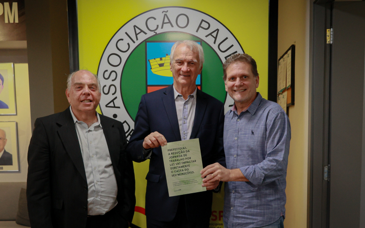 69fdd7e13c374-edilson_dias_60574 Ivo Dall’Acqua Júnior, presidente em exercício da Federação, e Dan Guinsburg, presidente do Sincomercio Taubaté, alertam sobre os impactos na APM (Crédito: Edilson Dias)