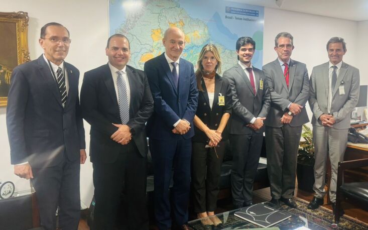 6a19e60551d7d-com_o_ministro_amaro_do_gsi A atuação da Entidade incluiu também diálogo com o GSI sobre o PL de Cibersegurança, tema estratégico para a transformação digital
