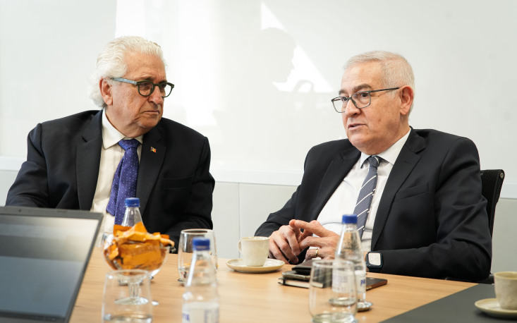À esquerda, Flavio Mendes Bitelman, cônsul honorário da Moldávia, ao lado de Luis Fernando Ávalos, cônsul-geral do Paraguai